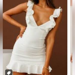 white ruffle selfie leslie dress
